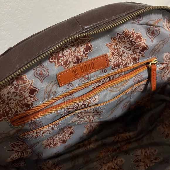 HOBO International– Beckon Leather Shoulder Bag Expresso - Dark brown - Picture 14 of 16